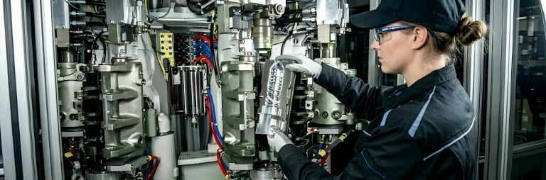 The Commissioning Trap: Why Your First Blow Mold Should Come From Your Machine Supplier